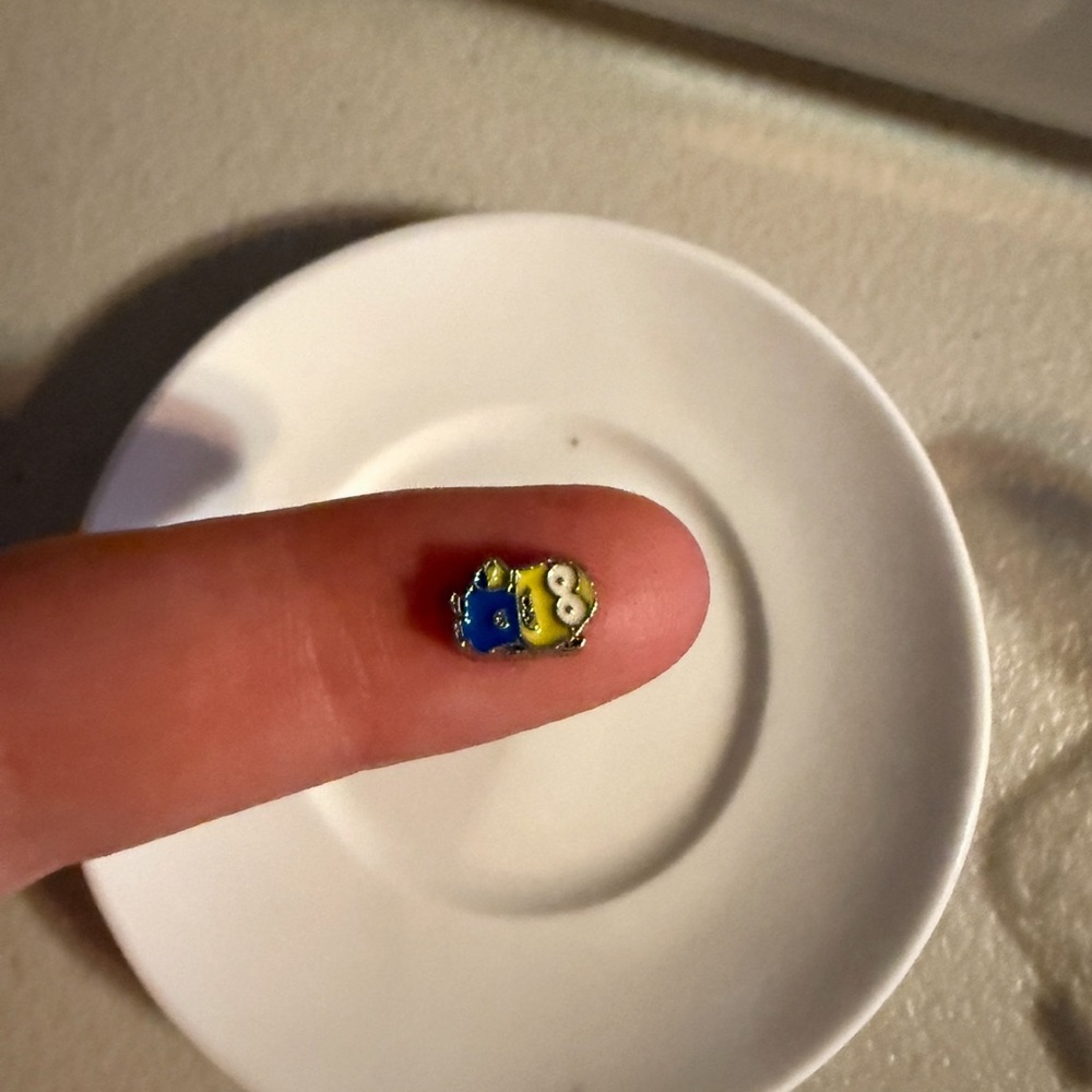 $1 MOVIE FLOATING CHARM~NEW~$1 WITH ANY $10 ORDER OR MORE - Picture 7 of 14